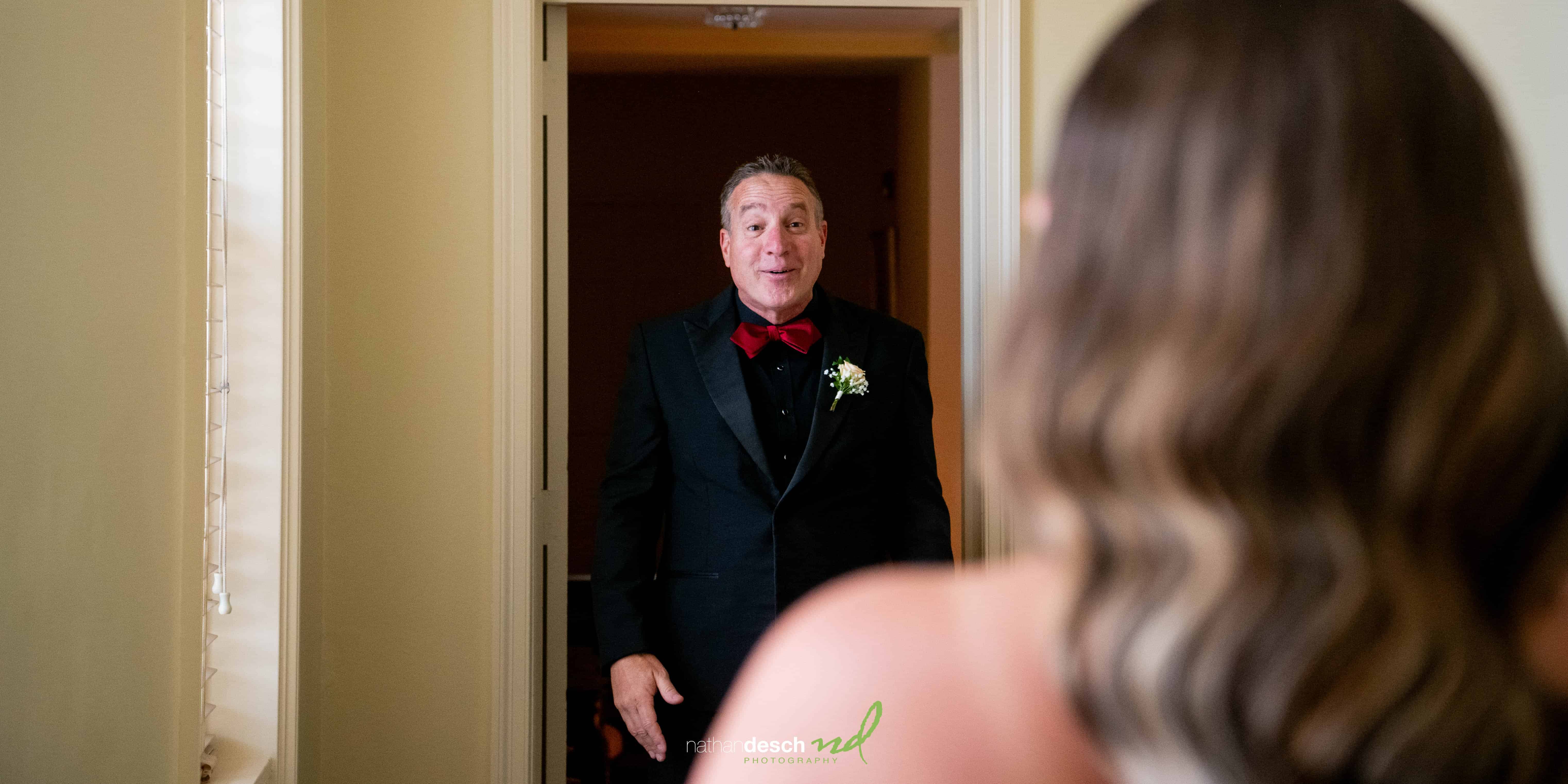 dad thrilled to see his daughter on wedding day